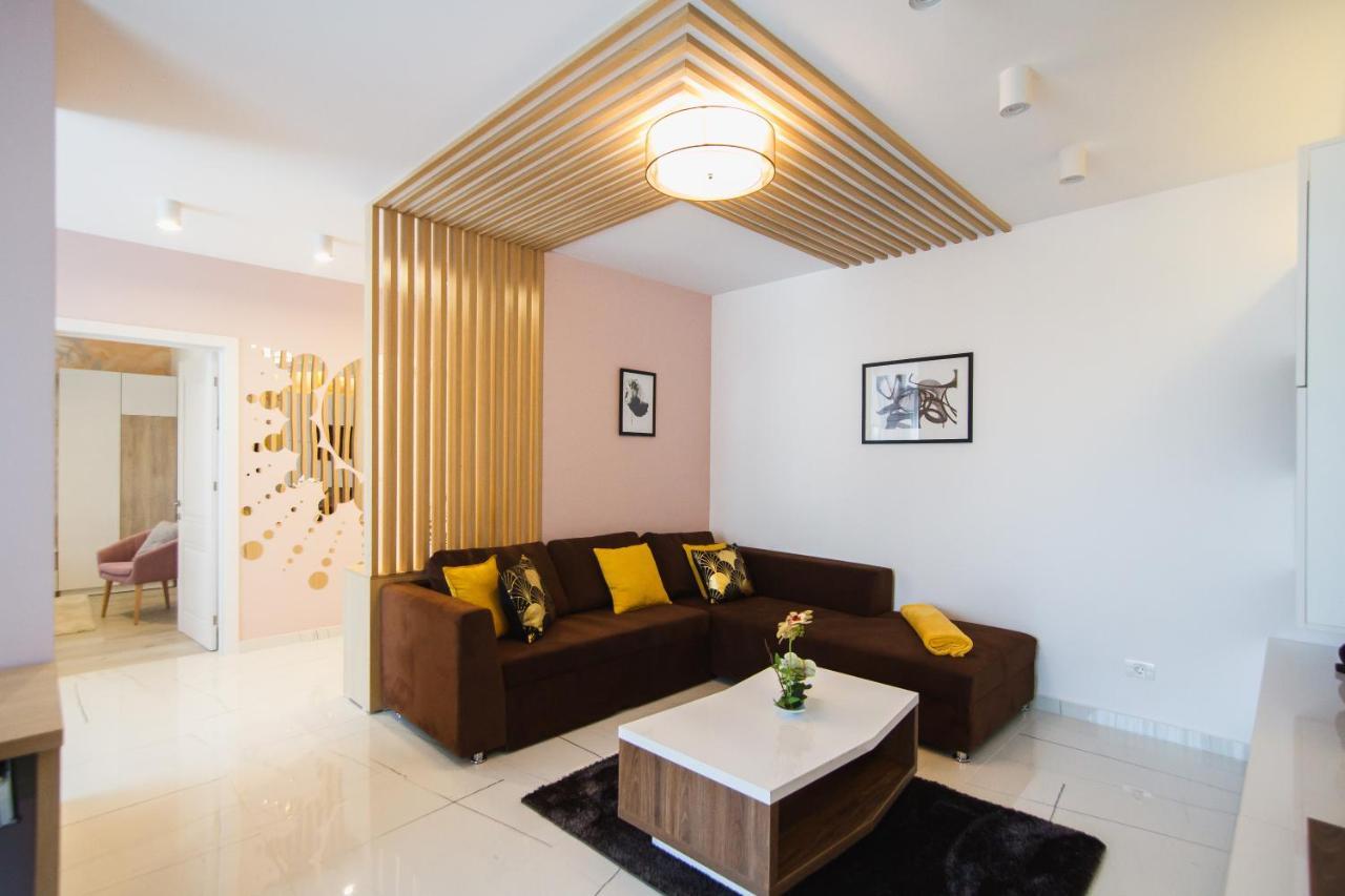 Romantic Getaway At West Residence Oradea Eksteriør bilde