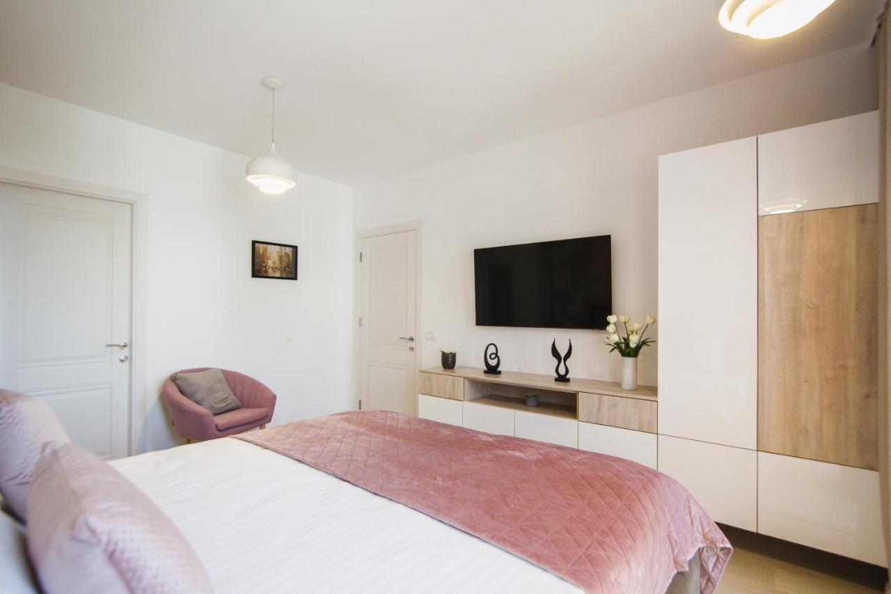 Romantic Getaway At West Residence Oradea Eksteriør bilde